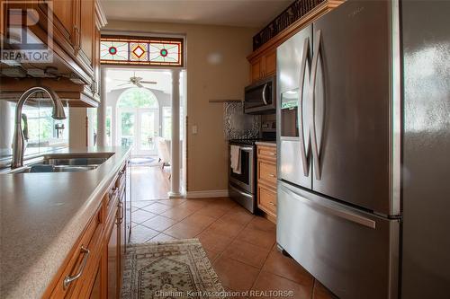 419 King Street West, Chatham, ON - Indoor Photo Showing Kitchen With Double Sink