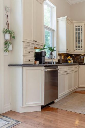 35 Sweetman Drive, Dundas, ON - Indoor Photo Showing Kitchen