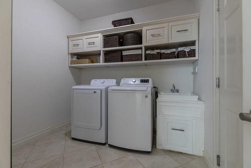 35 Sweetman Drive, Dundas, ON - Indoor Photo Showing Laundry Room