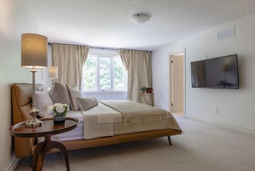 35 Sweetman Drive, Dundas, ON - Indoor Photo Showing Bedroom