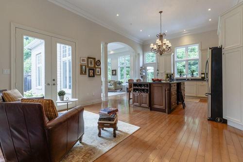 35 Sweetman Drive, Dundas, ON - Indoor Photo Showing Living Room