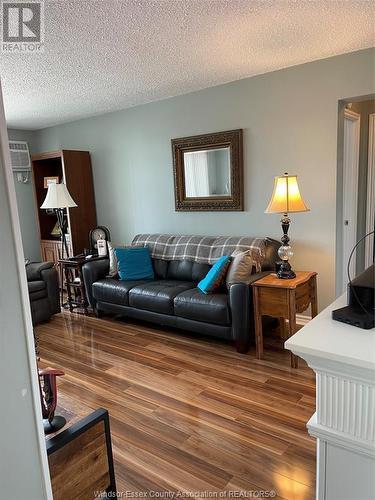 120 Pickering Drive Unit# 503, Amherstburg, ON - Indoor Photo Showing Living Room