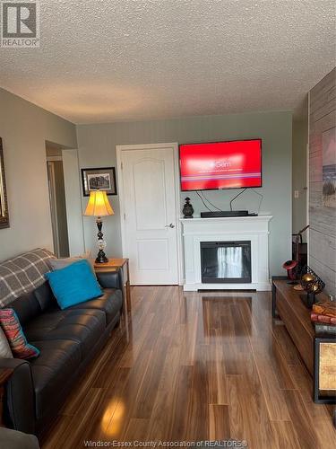 120 Pickering Drive Unit# 503, Amherstburg, ON - Indoor Photo Showing Living Room With Fireplace