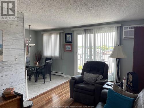 120 Pickering Drive Unit# 503, Amherstburg, ON - Indoor Photo Showing Living Room