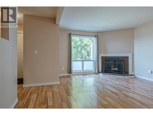 2100 43 Avenue Unit# 107, Vernon, BC - Indoor Photo Showing Living Room With Fireplace