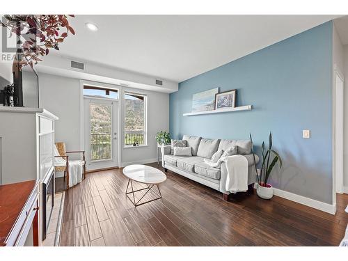 2210 Upper Sundance Drive Unit# 1304, West Kelowna, BC - Indoor Photo Showing Living Room