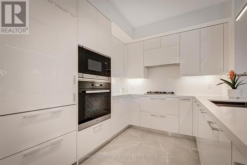 301 - 3 Southvale Drive, Toronto (Leaside), ON - Indoor Photo Showing Kitchen With Upgraded Kitchen