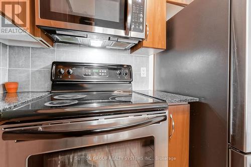 808 - 225 Sherway Gardens Road, Toronto (Islington-City Centre West), ON - Indoor Photo Showing Kitchen