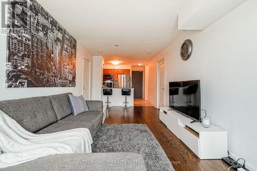 808 - 225 Sherway Gardens Road, Toronto (Islington-City Centre West), ON - Indoor Photo Showing Living Room