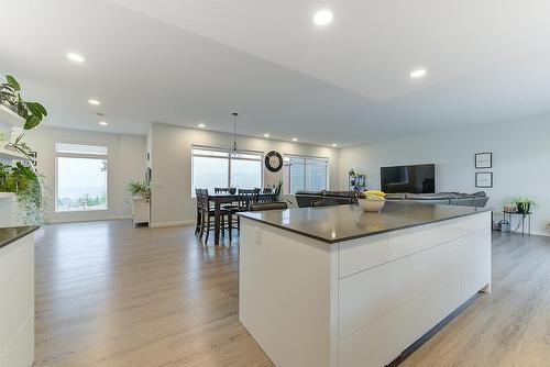 3704 Morningside Drive, West Kelowna, BC - Indoor Photo Showing Kitchen