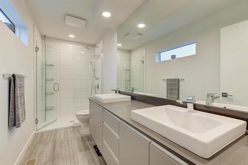 3704 Morningside Drive, West Kelowna, BC - Indoor Photo Showing Bathroom