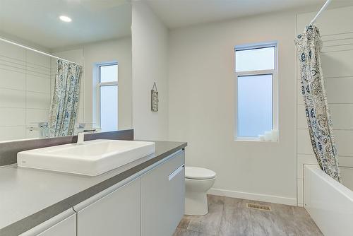 3704 Morningside Drive, West Kelowna, BC - Indoor Photo Showing Bathroom