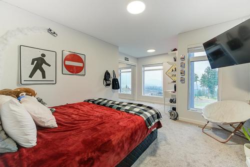 3704 Morningside Drive, West Kelowna, BC - Indoor Photo Showing Bedroom