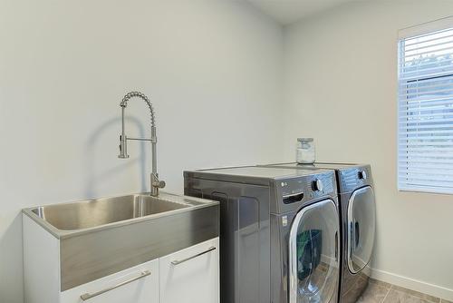 3704 Morningside Drive, West Kelowna, BC - Indoor Photo Showing Laundry Room