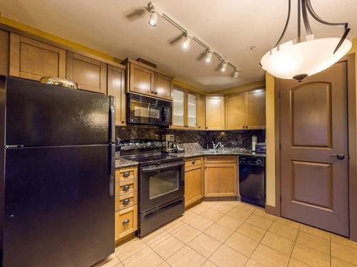 243A-1200 Rancher Creek Road, Osoyoos, BC - Indoor Photo Showing Kitchen