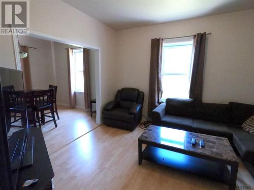 444 Marcella St, Temiskaming Shores, ON - Indoor Photo Showing Living Room