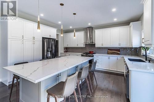 944 Larter Street, Innisfil, ON - Indoor Photo Showing Kitchen With Upgraded Kitchen