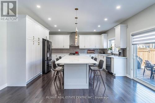 944 Larter Street, Innisfil, ON - Indoor Photo Showing Kitchen With Upgraded Kitchen