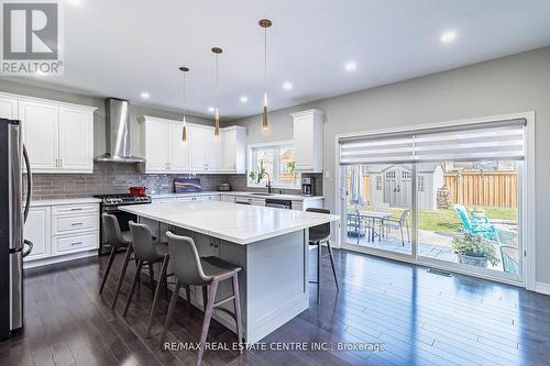 944 Larter Street, Innisfil, ON - Indoor Photo Showing Kitchen With Upgraded Kitchen