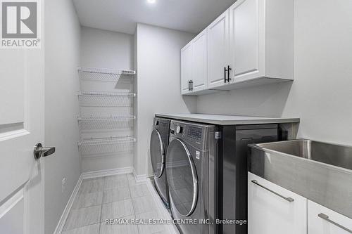 944 Larter Street, Innisfil, ON - Indoor Photo Showing Laundry Room