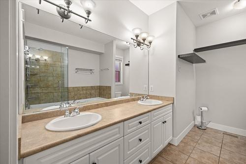 2302 Pine Vista Place, West Kelowna, BC - Indoor Photo Showing Bathroom