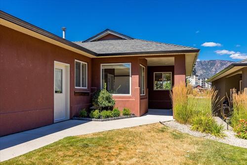 2302 Pine Vista Place, West Kelowna, BC - Outdoor