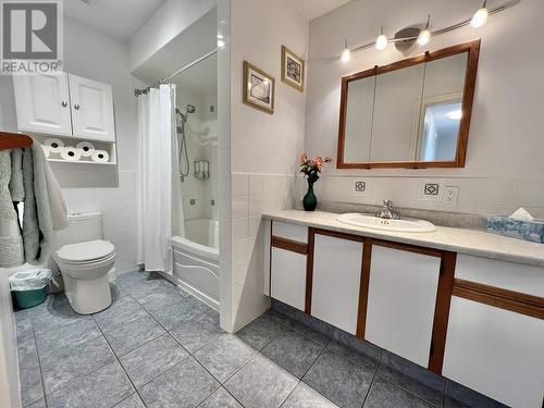 2069 Dragon Lake Road, Quesnel, BC - Indoor Photo Showing Bathroom