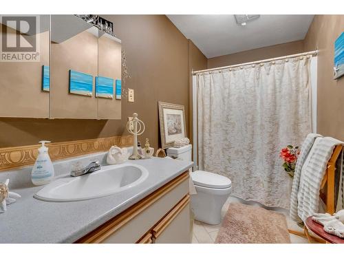 8093 Rochester Crescent, Prince George, BC - Indoor Photo Showing Bathroom