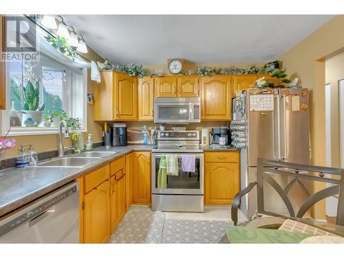 8093 Rochester Crescent, Prince George, BC - Indoor Photo Showing Kitchen With Double Sink