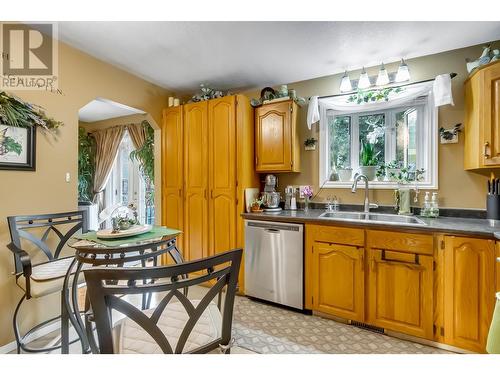 8093 Rochester Crescent, Prince George, BC - Indoor Photo Showing Kitchen With Double Sink