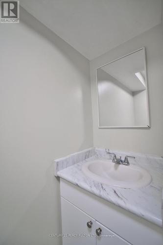 40 Thorny Vineway, Toronto (Bayview Village), ON - Indoor Photo Showing Bathroom