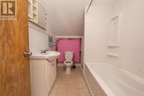 35 Fairview Street, Sault Ste Marie, ON - Indoor Photo Showing Bathroom