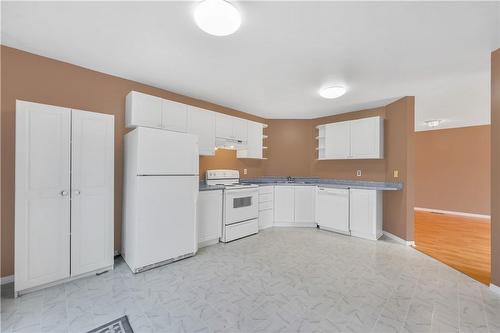 2 Mapleton Avenue, Barrie, ON - Indoor Photo Showing Kitchen