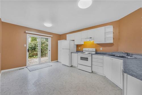 2 Mapleton Avenue, Barrie, ON - Indoor Photo Showing Kitchen