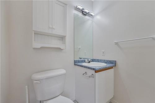 2 Mapleton Avenue, Barrie, ON - Indoor Photo Showing Bathroom