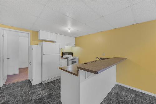 2 Mapleton Avenue, Barrie, ON - Indoor Photo Showing Kitchen