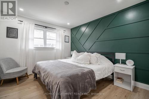 316 East 42Nd Street, Hamilton (Hampton Heights), ON - Indoor Photo Showing Bedroom