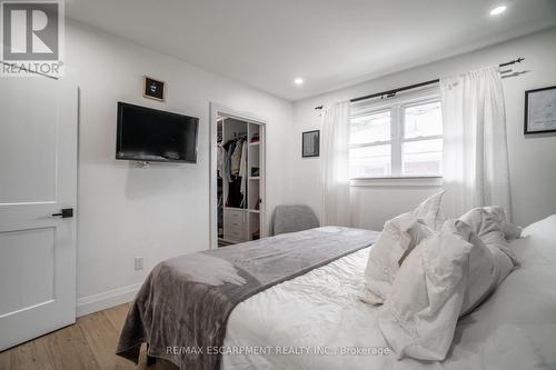 316 East 42Nd Street, Hamilton (Hampton Heights), ON - Indoor Photo Showing Bedroom