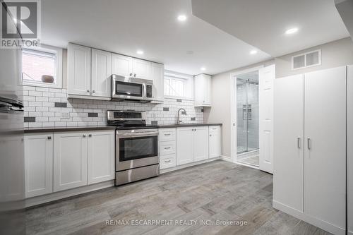 316 East 42Nd Street, Hamilton (Hampton Heights), ON - Indoor Photo Showing Kitchen