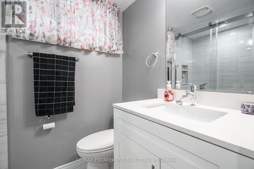 316 East 42Nd Street, Hamilton (Hampton Heights), ON - Indoor Photo Showing Bathroom