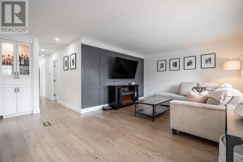 316 East 42Nd Street, Hamilton (Hampton Heights), ON - Indoor Photo Showing Living Room