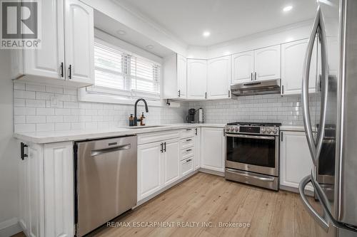 316 East 42Nd Street, Hamilton (Hampton Heights), ON - Indoor Photo Showing Kitchen With Upgraded Kitchen