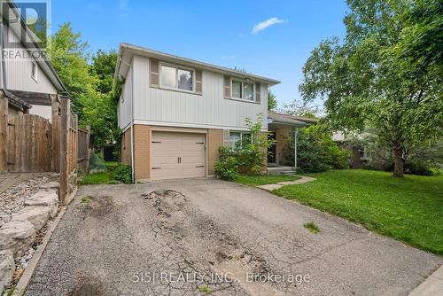 2 Hill Drive, Aurora (Hills Of St Andrew), ON - Outdoor