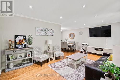 2 Hill Drive, Aurora (Hills Of St Andrew), ON - Indoor Photo Showing Living Room