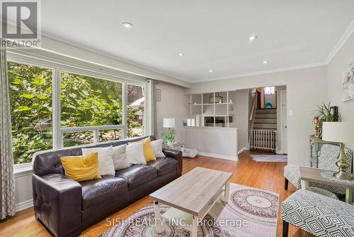 2 Hill Drive, Aurora (Hills Of St Andrew), ON - Indoor Photo Showing Living Room