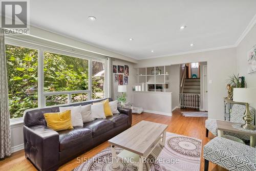 2 Hill Drive, Aurora (Hills Of St Andrew), ON - Indoor Photo Showing Living Room