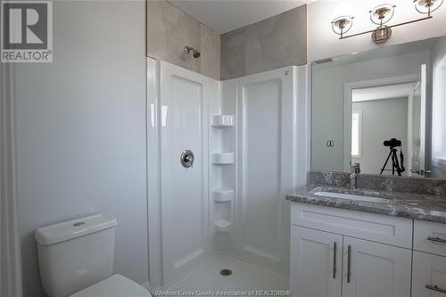 2435 Roxborough, Windsor, ON - Indoor Photo Showing Bathroom