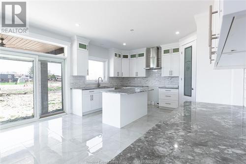 2435 Roxborough, Windsor, ON - Indoor Photo Showing Kitchen With Upgraded Kitchen