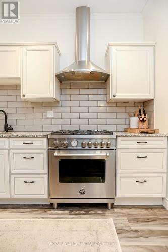 846 Lorne Avenue, London, ON - Indoor Photo Showing Kitchen With Stainless Steel Kitchen With Upgraded Kitchen