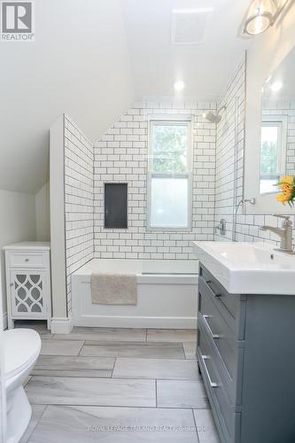 846 Lorne Avenue, London, ON - Indoor Photo Showing Bathroom